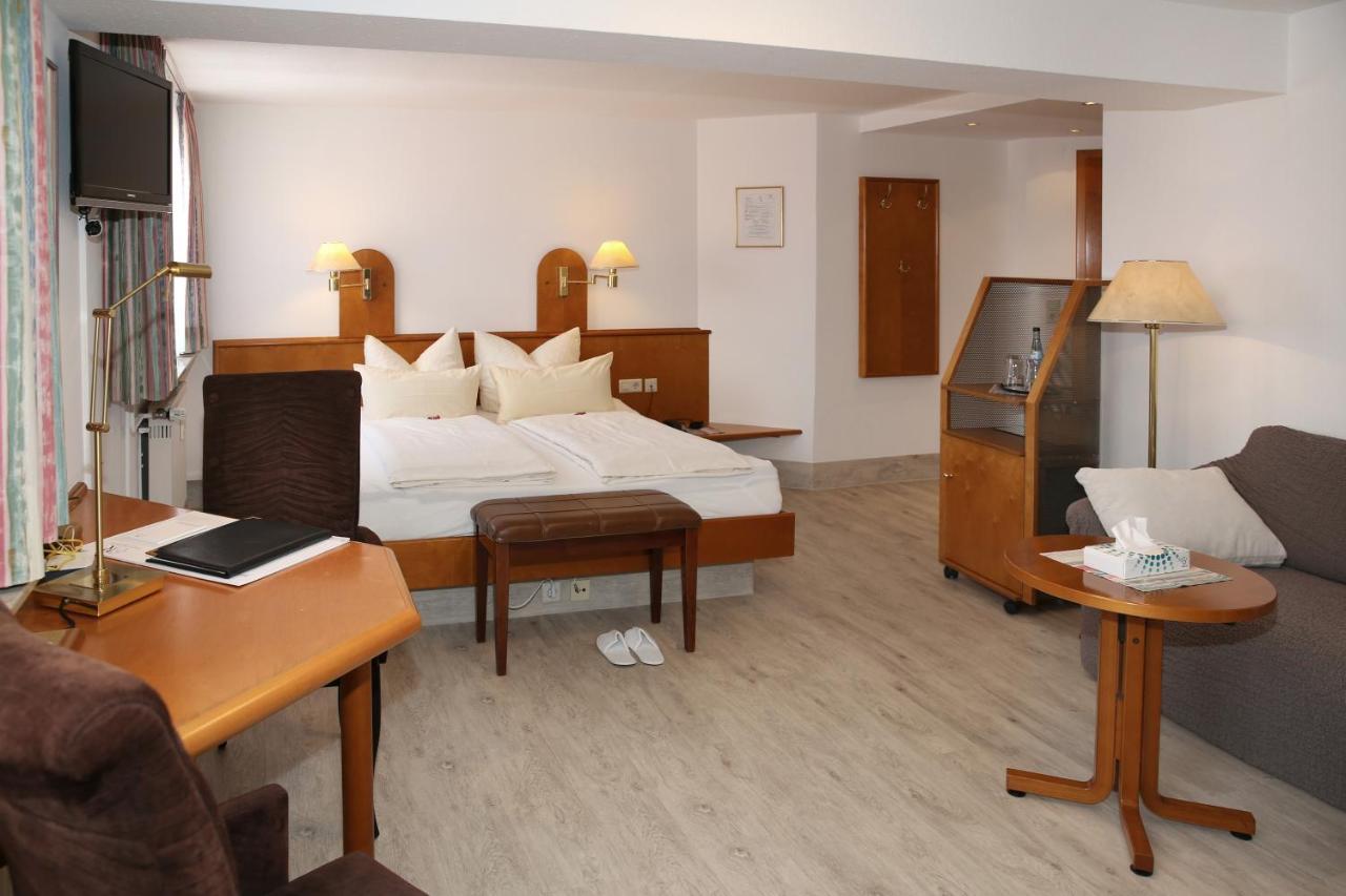 Hotel Zum Weissen Roessel Walldorf  Ngoại thất bức ảnh