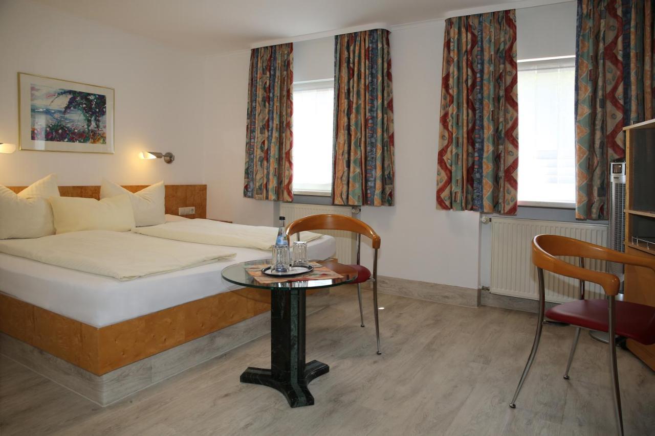 Hotel Zum Weissen Roessel Walldorf  Ngoại thất bức ảnh