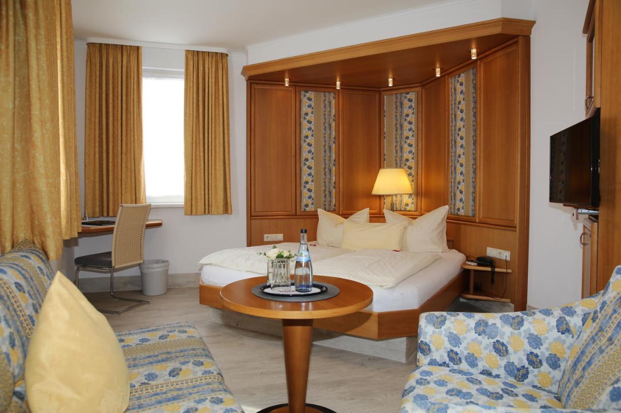 Hotel Zum Weissen Roessel Walldorf  Ngoại thất bức ảnh
