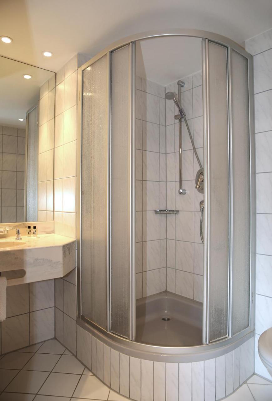 Hotel Zum Weissen Roessel Walldorf  Ngoại thất bức ảnh
