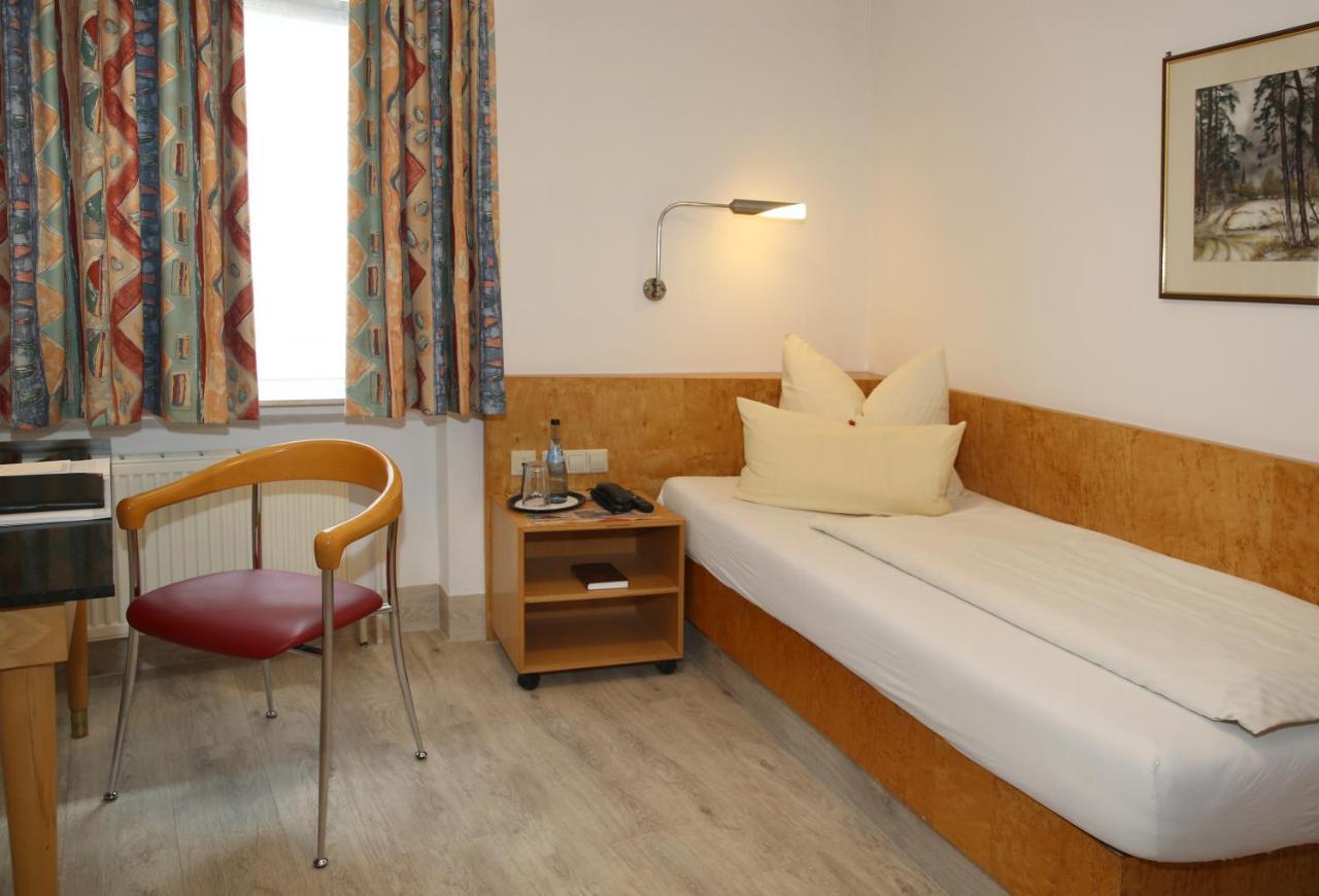 Hotel Zum Weissen Roessel Walldorf  Ngoại thất bức ảnh