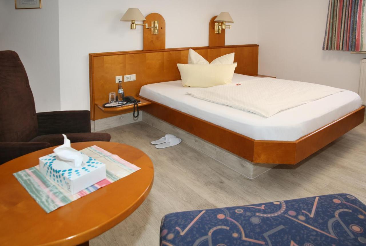 Hotel Zum Weissen Roessel Walldorf  Ngoại thất bức ảnh